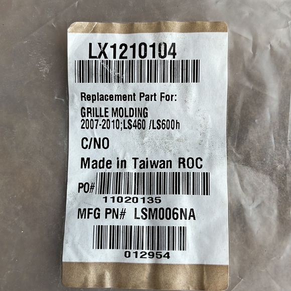 Lexus Grille Surround New in Package - Picture 9 of 9